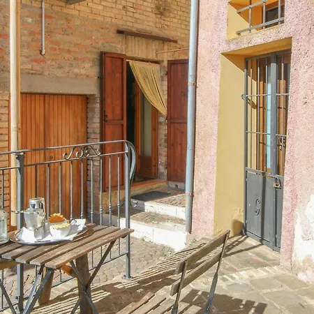 2 Bedroom Lovely In Hébergement de vacances Montedinove